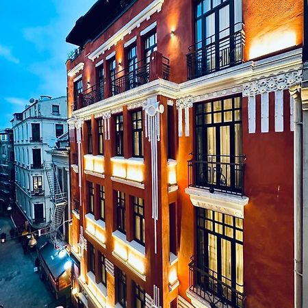 Ruz Hotels Istanbul Eksteriør billede The hotel at night