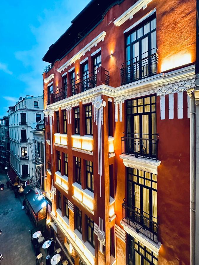 Ruz Hotels Istanbul Eksteriør billede The hotel at night