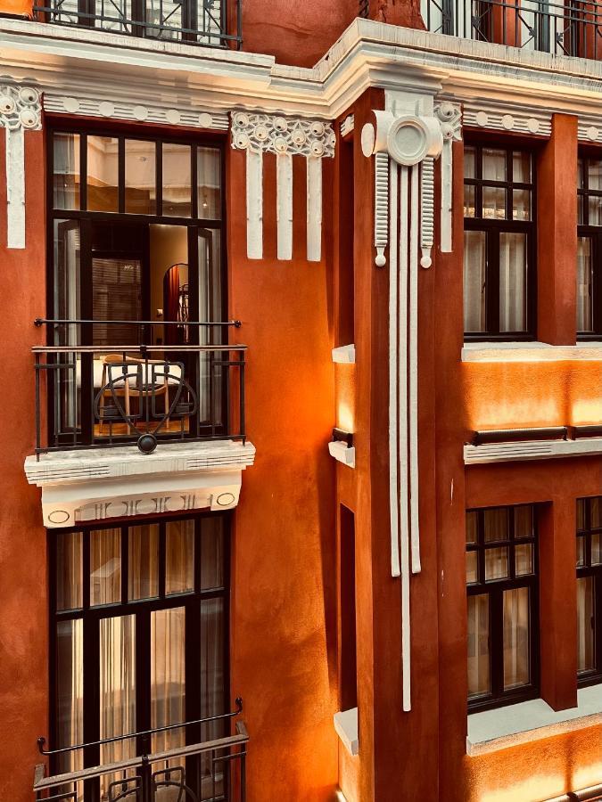 Ruz Hotels Istanbul Eksteriør billede The windows of the hotel