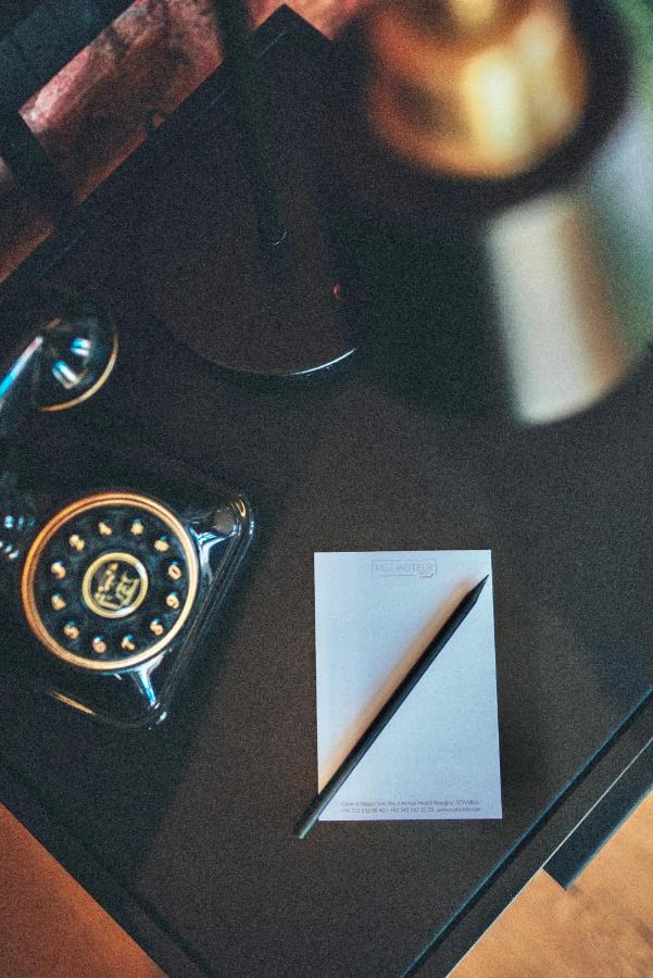 Ruz Hotels Istanbul Eksteriør billede A telephone with a built-in memo pad