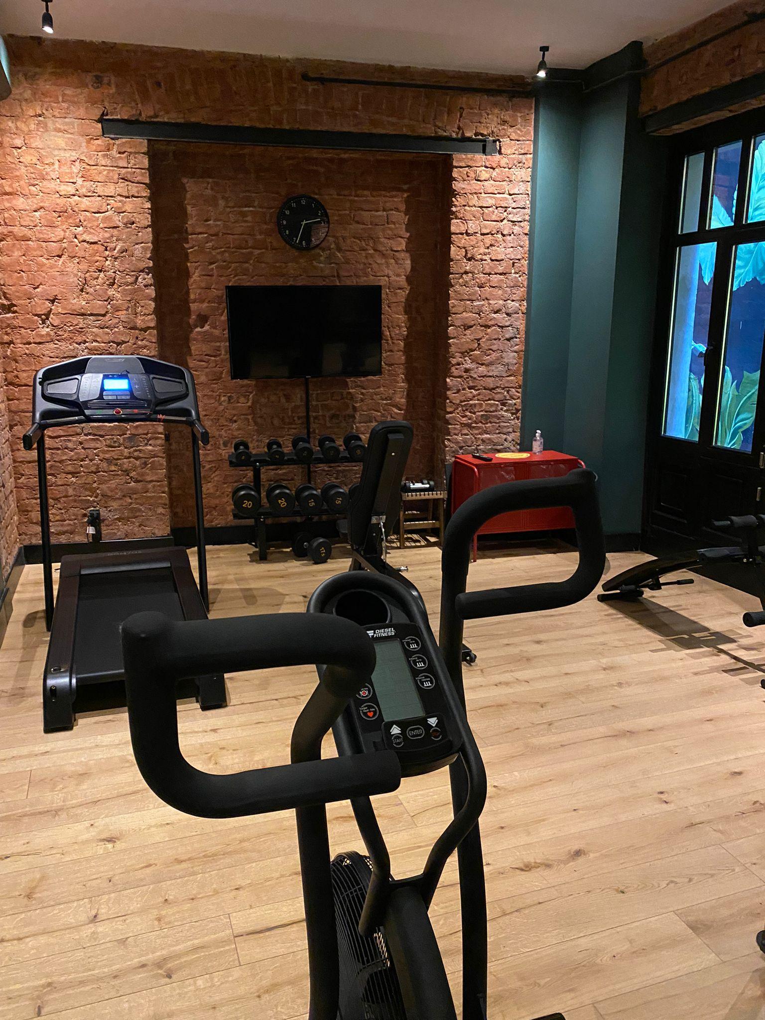 Ruz Hotels Istanbul Eksteriør billede A home gym
