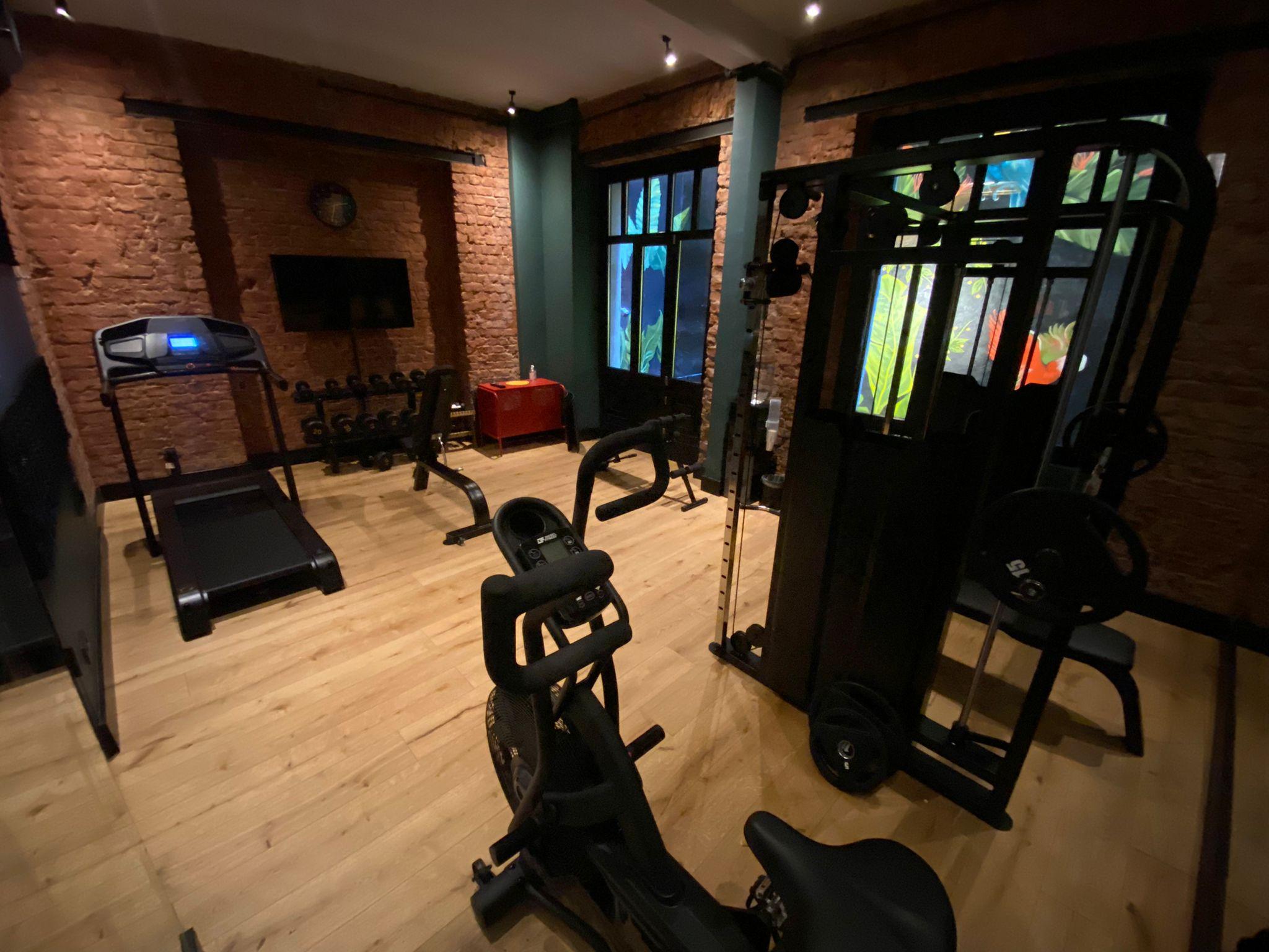 Ruz Hotels Istanbul Eksteriør billede A home gym