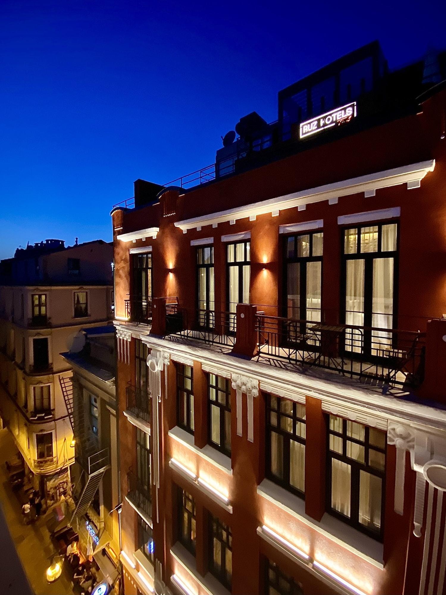Ruz Hotels Istanbul Eksteriør billede The Hotel's facade