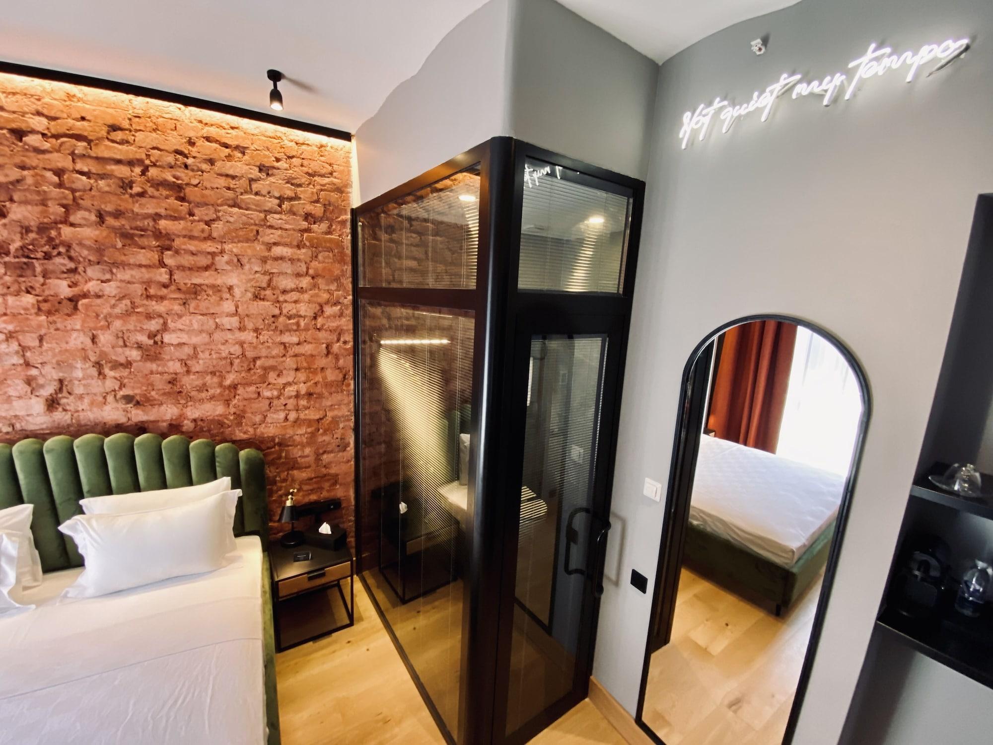 Ruz Hotels Istanbul Eksteriør billede A room at the hotel
